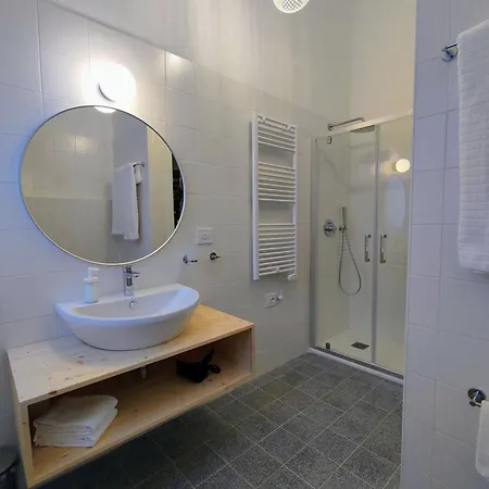 Lostabile & Coworking Guest house *