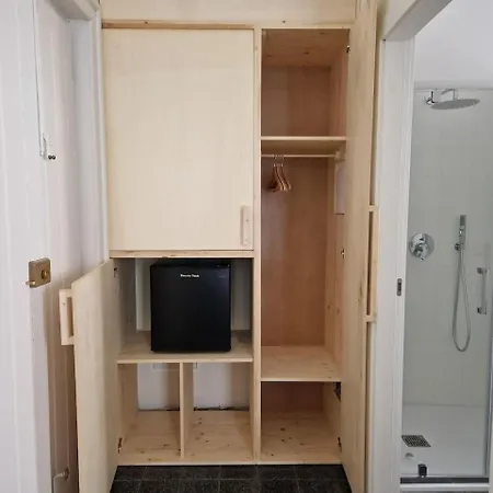 Lostabile & Coworking Guest house