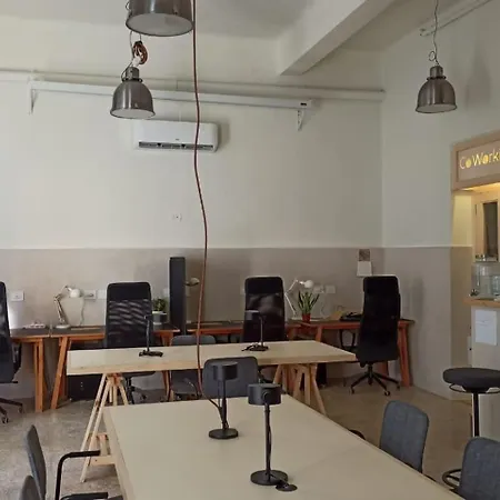 Lostabile & Coworking Guest house *