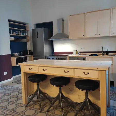 Lostabile & Coworking Vendégház Bari